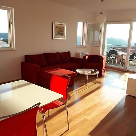 Apartment Lucija - Cozy Flat In The City Center With A Sea View & Parking Makarska Exterior photo