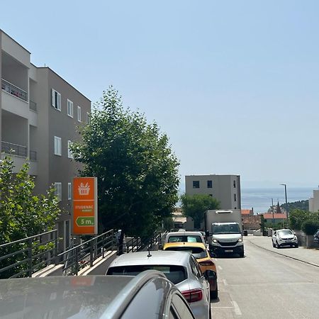 Apartment Lucija - Cozy Flat In The City Center With A Sea View & Parking Makarska Exterior photo