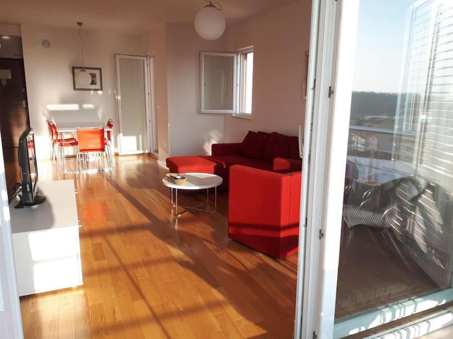 Apartment Lucija - Cozy Flat In The City Center With A Sea View & Parking Makarska Exterior photo