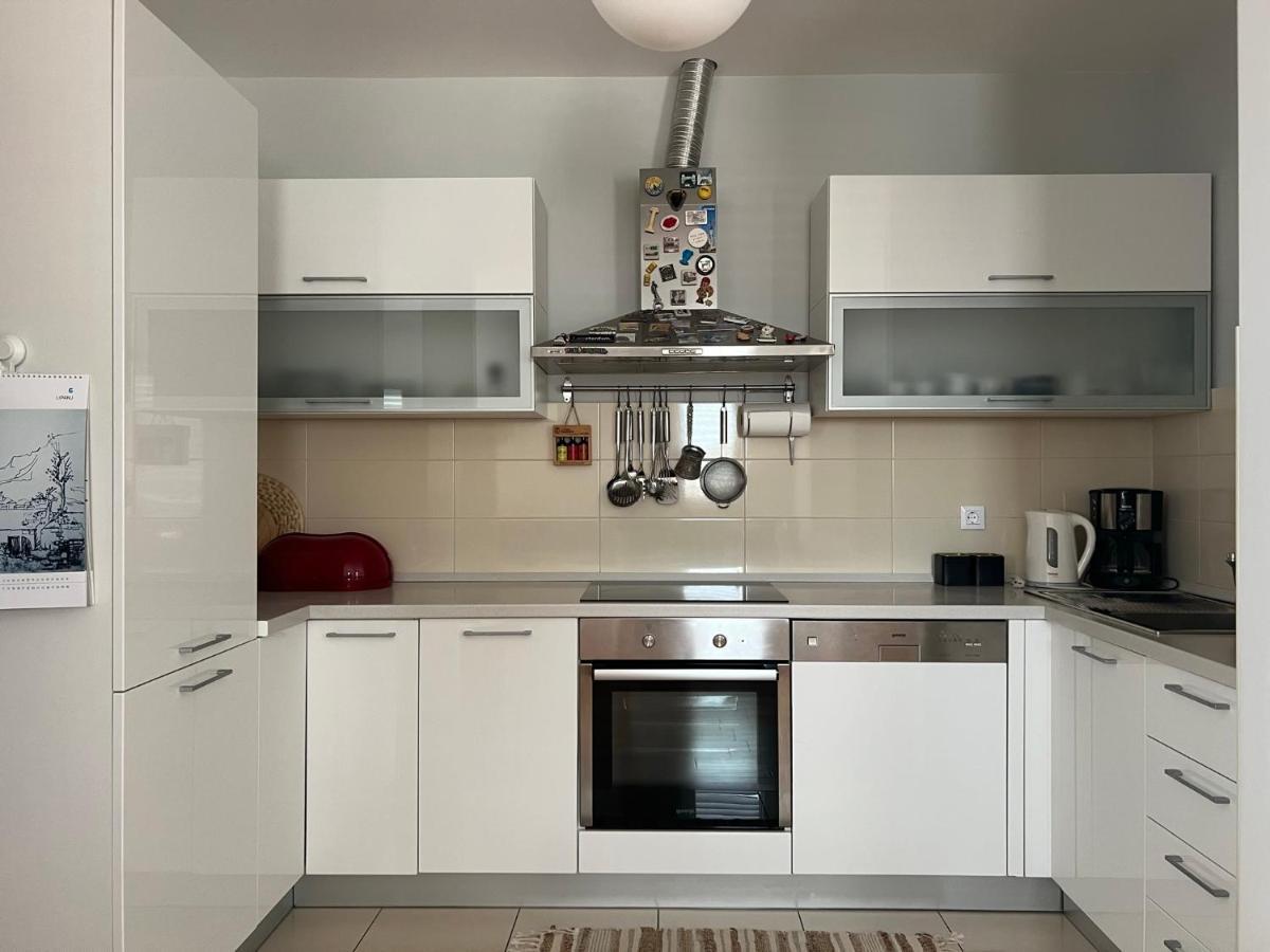 Apartment Lucija - Cozy Flat In The City Center With A Sea View & Parking Makarska Exterior photo