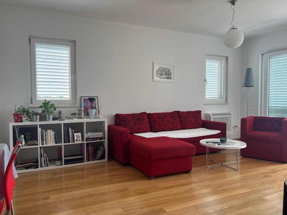 Apartment Lucija - Cozy Flat In The City Center With A Sea View & Parking Makarska Exterior photo