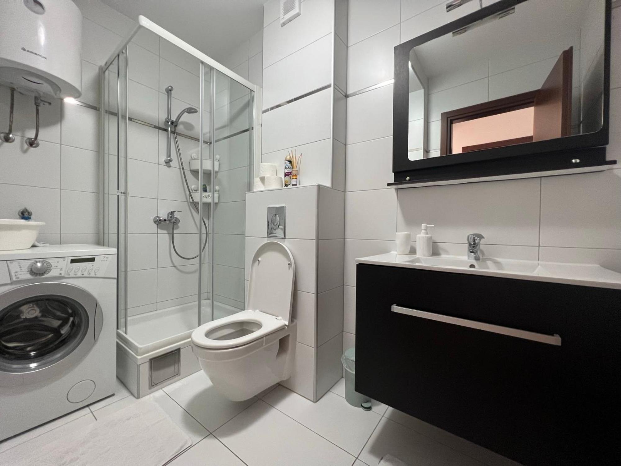 Apartment Lucija - Cozy Flat In The City Center With A Sea View & Parking Makarska Exterior photo