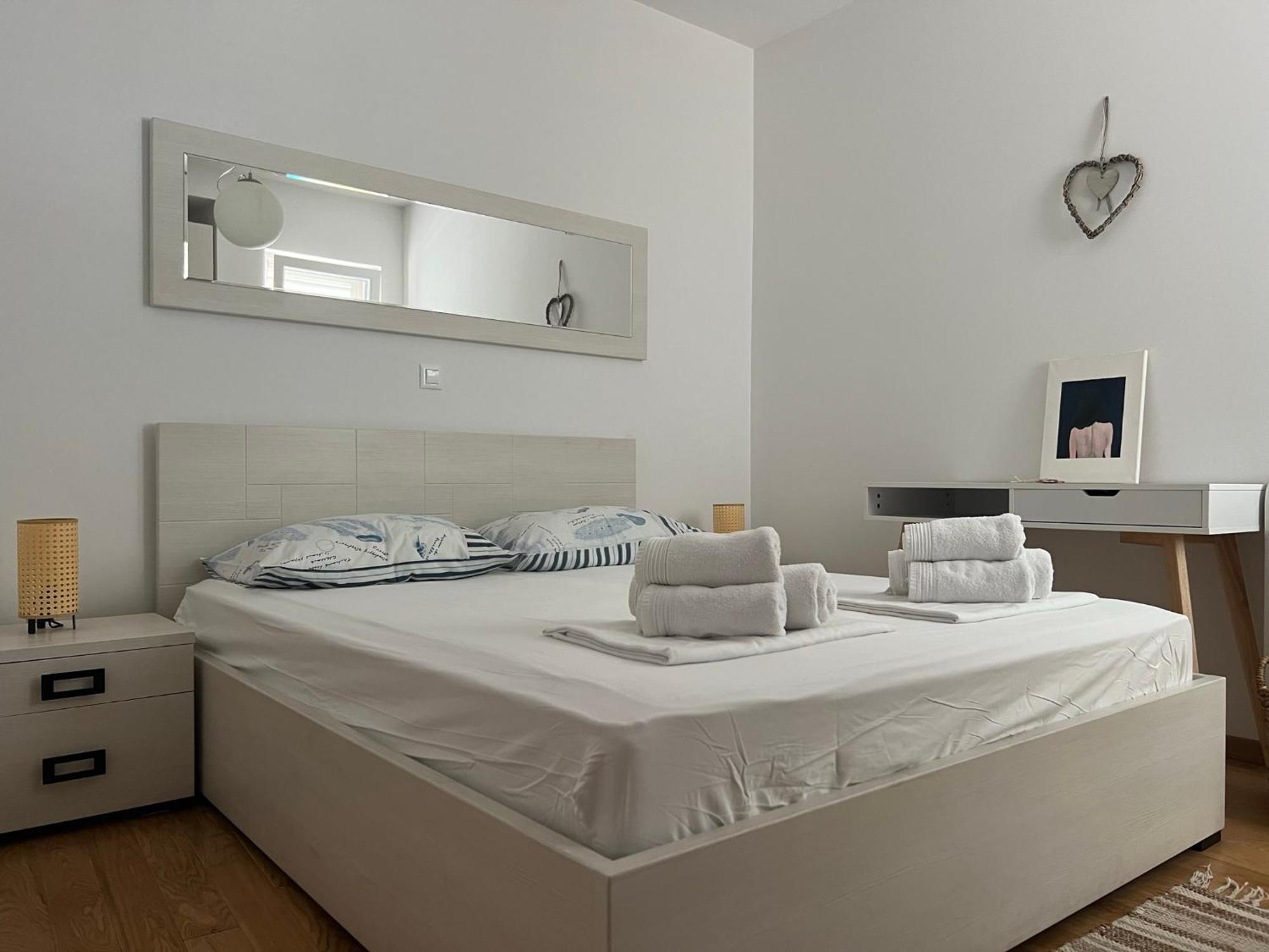 Apartment Lucija - Cozy Flat In The City Center With A Sea View & Parking Makarska Exterior photo