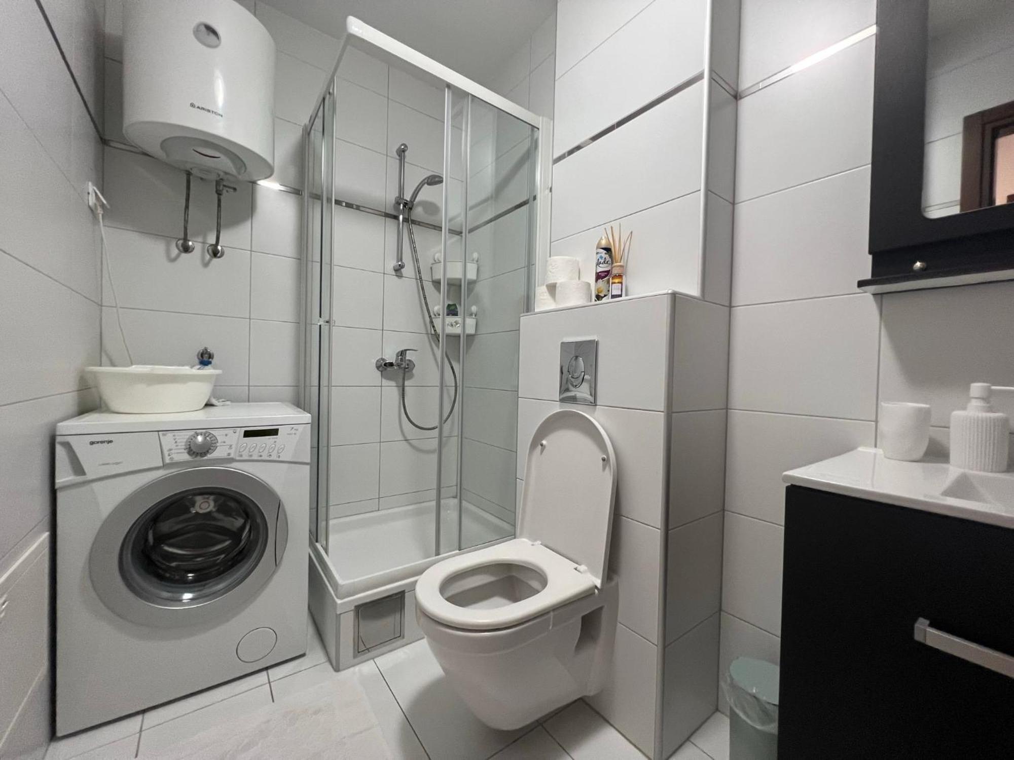 Apartment Lucija - Cozy Flat In The City Center With A Sea View & Parking Makarska Exterior photo