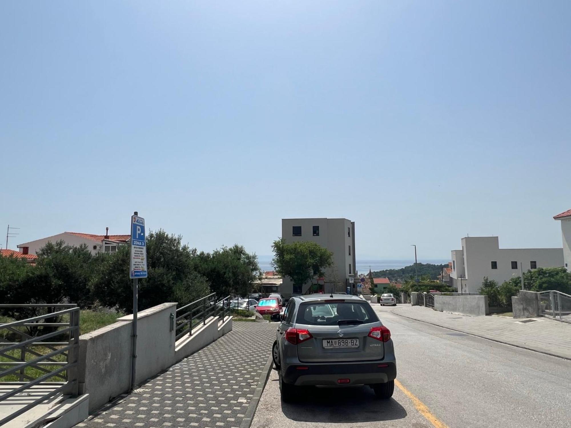 Apartment Lucija - Cozy Flat In The City Center With A Sea View & Parking Makarska Exterior photo