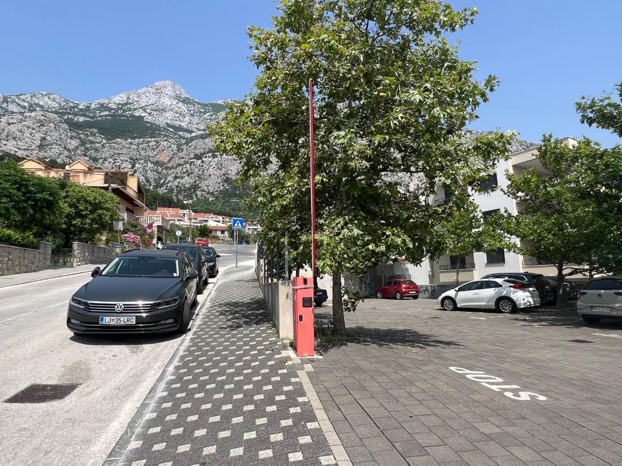 Apartment Lucija - Cozy Flat In The City Center With A Sea View & Parking Makarska Exterior photo