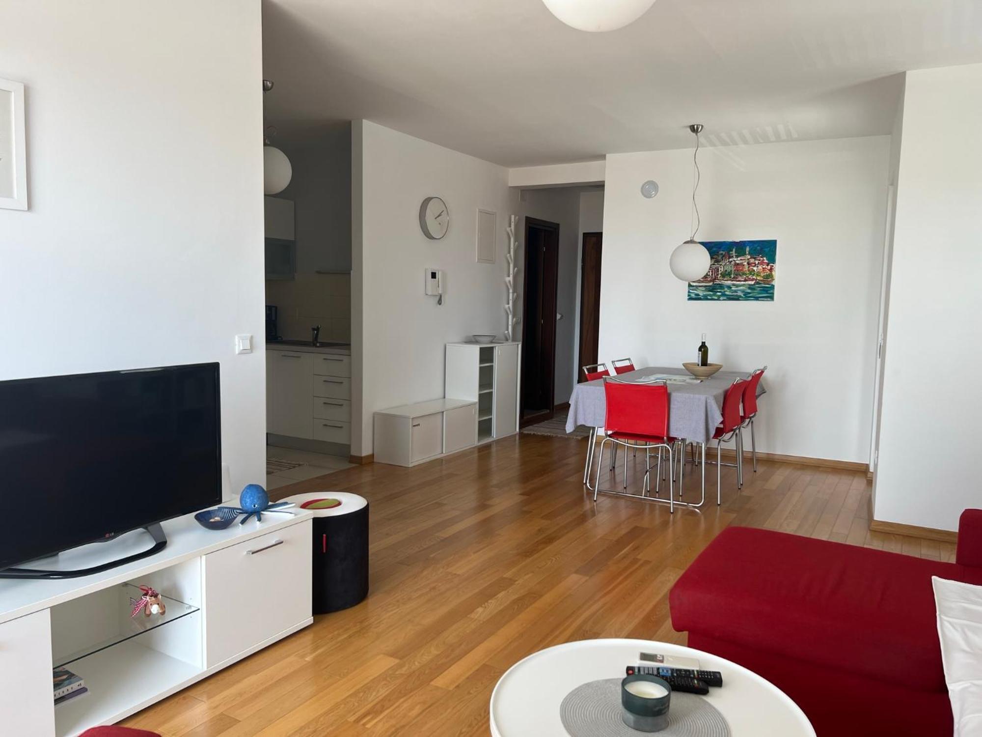 Apartment Lucija - Cozy Flat In The City Center With A Sea View & Parking Makarska Exterior photo